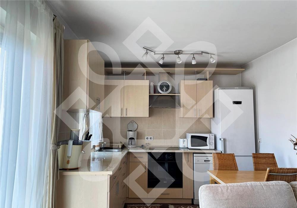 Apartament ultracentral cu 3 camere la curte comuna