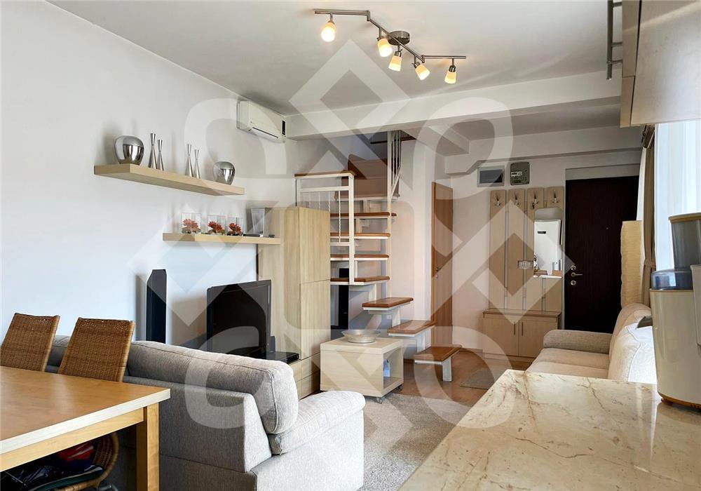 Apartament ultracentral cu 3 camere la curte comuna