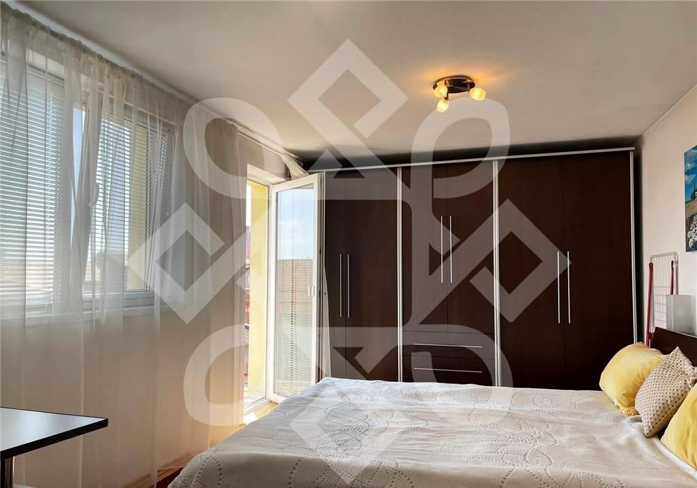 Apartament ultracentral cu 3 camere la curte comuna
