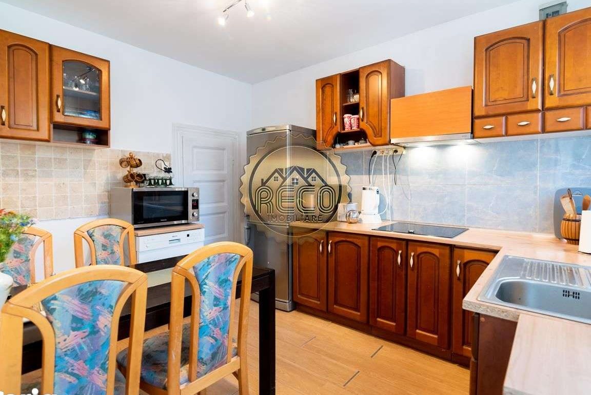 Apartament ultracentral la curte, 2 camere , Oradea