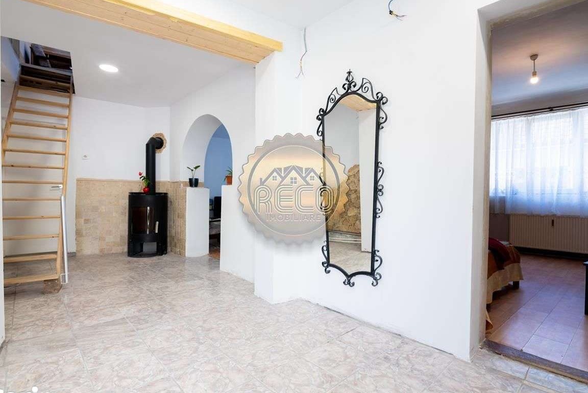 Apartament ultracentral la curte, 2 camere , Oradea