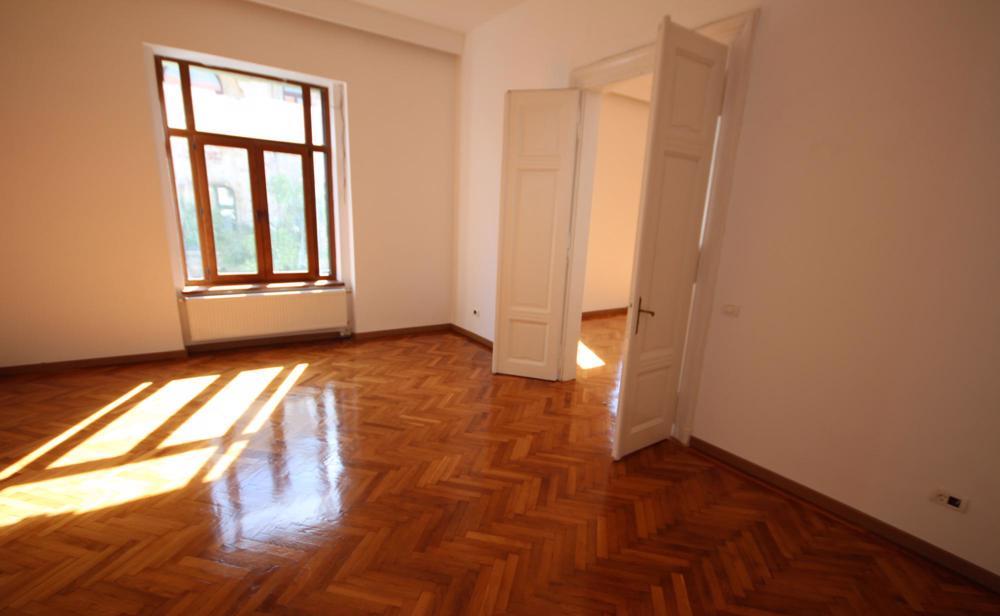 Apartament/birouri  250 mp,  zona Balcescu