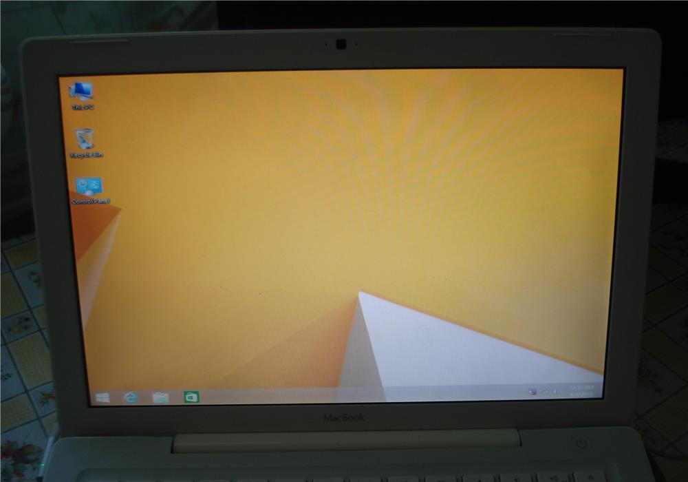 Apple MacBook A1181-2.0GHz C2D-3.0GB Ram display 13,3"