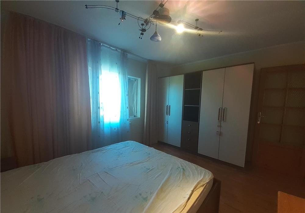 Aproape de Casa de Pensii, centrala proprie, mobilat si utilat.