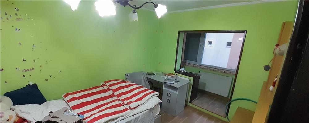 Aradului, etaj 1, centrala proprie.