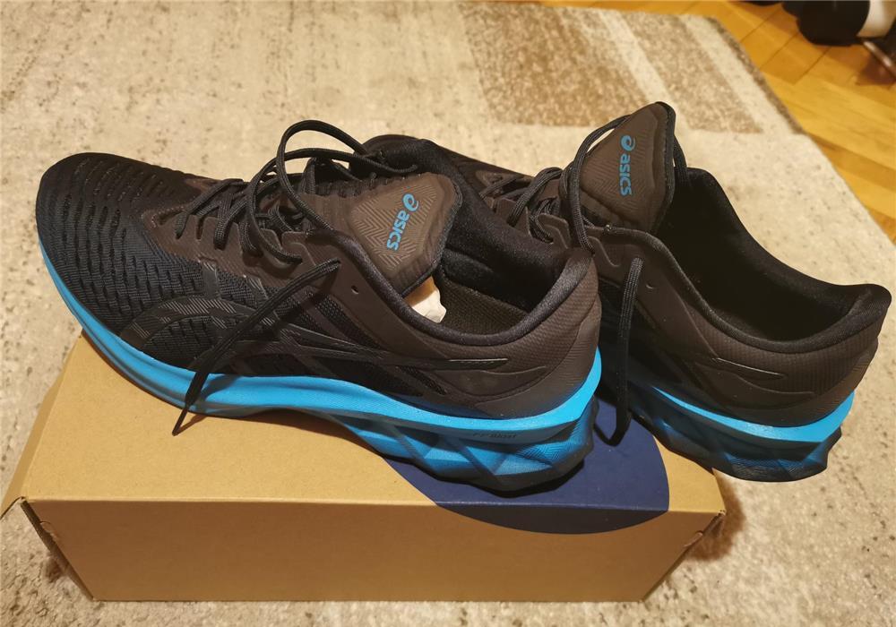 Asics Novablast