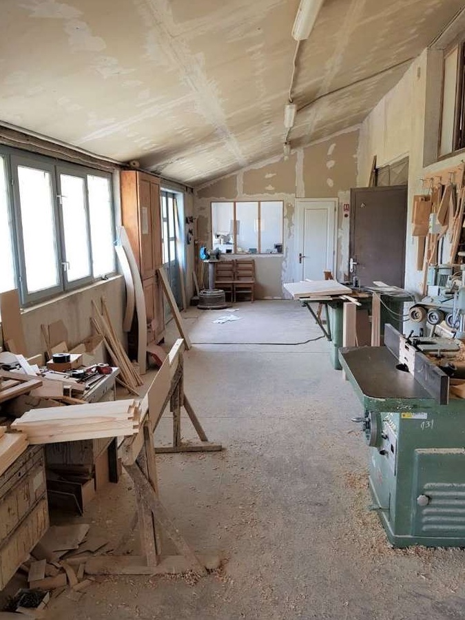 Atelier de tamplarie si productie mobila si Casa in Valea Mare de Cris