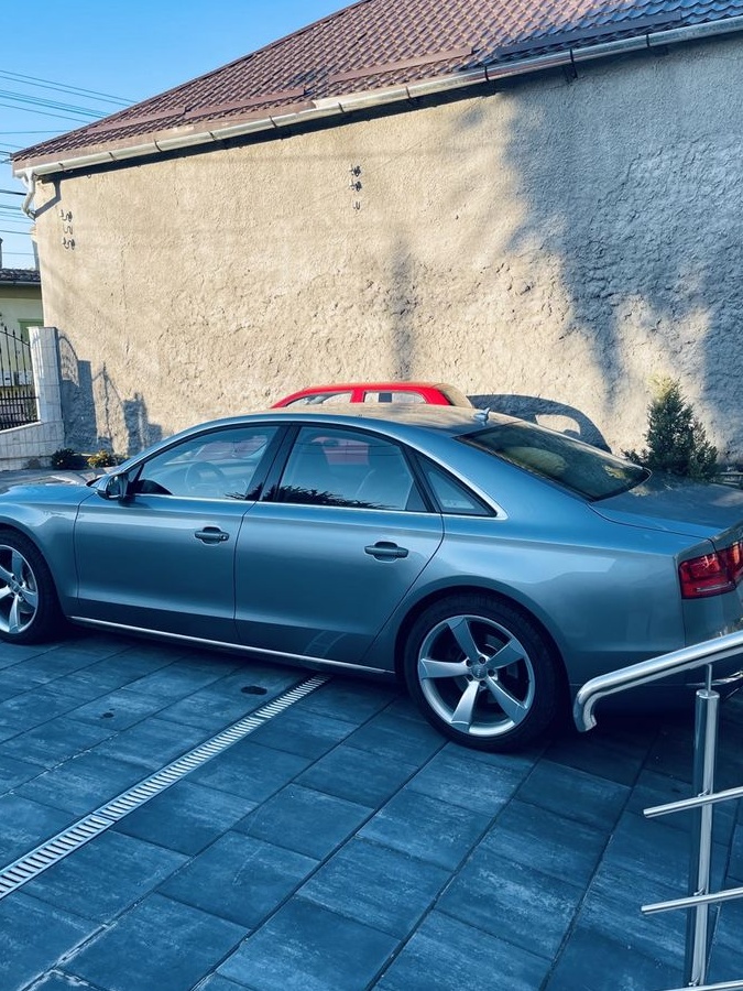 Audi A8 3.0 TDI DPF quattro tiptronic