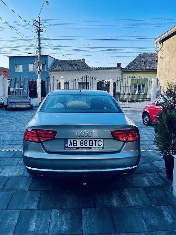 Audi A8 3.0 TDI DPF quattro tiptronic