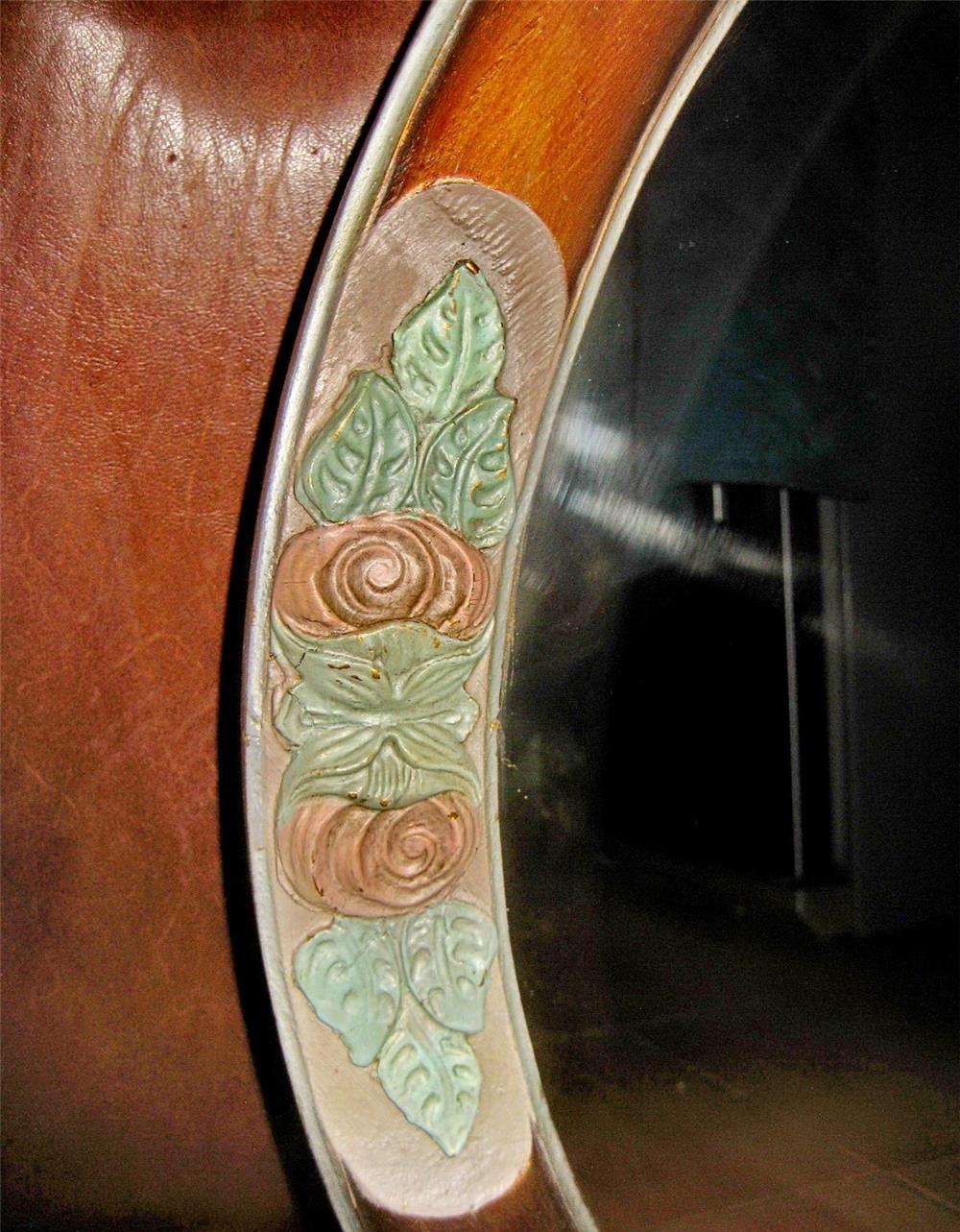 B920-Oglinda rustica ovala veche model tranfafiri din lemn masiv anii 1900. Marimi exterioare 59/ 49