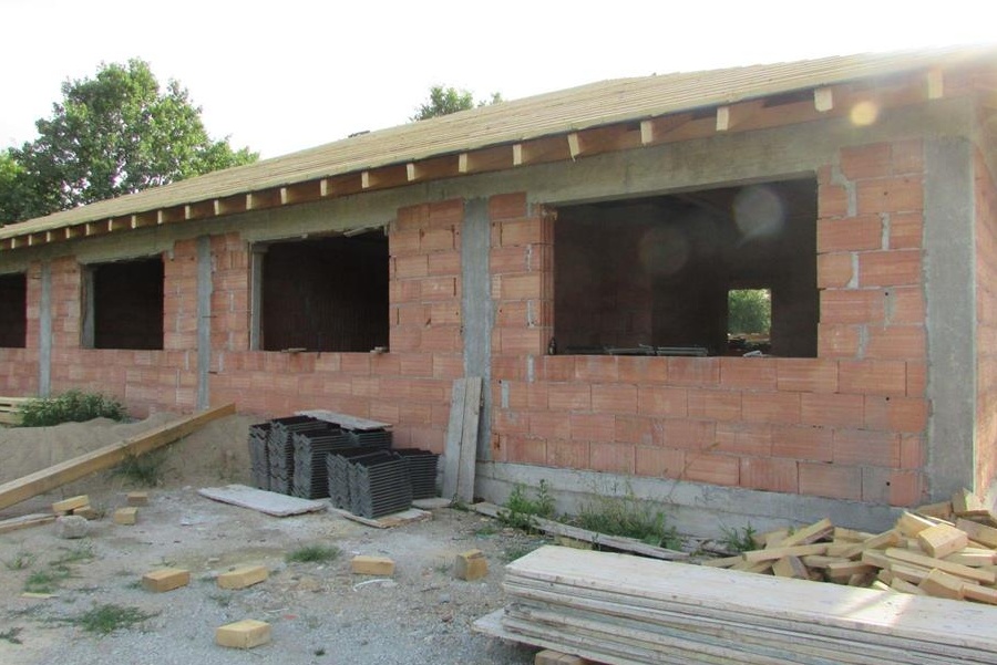 Baia Mare (Dealul Grosilor), casa noua pe Parter ,280 mp teren semifinisata