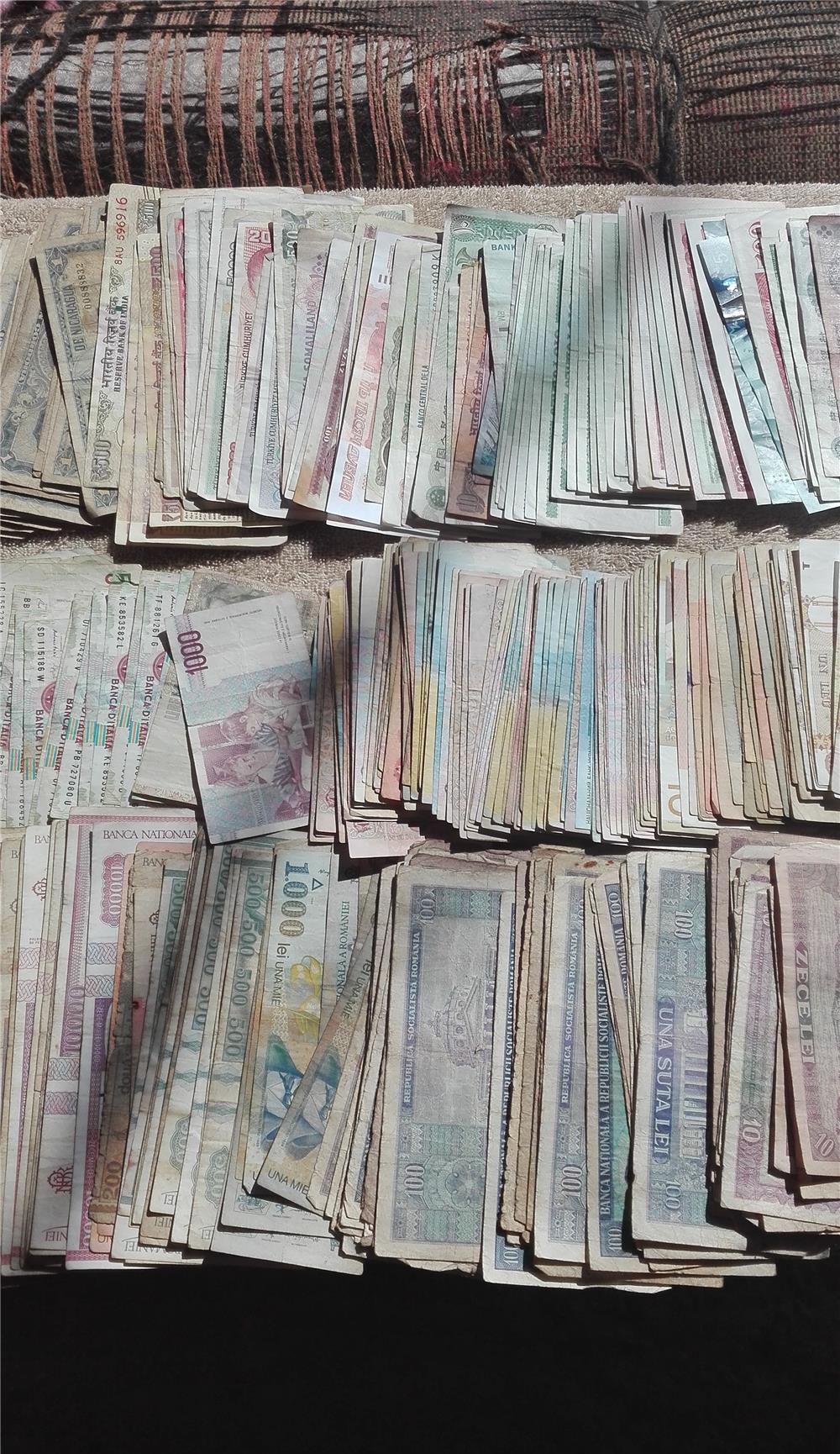 Bancnote   2200 buc