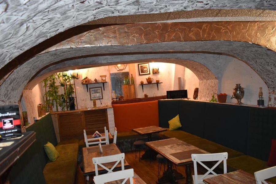 BAR ,BISTRO str pietonala REPUBLICII