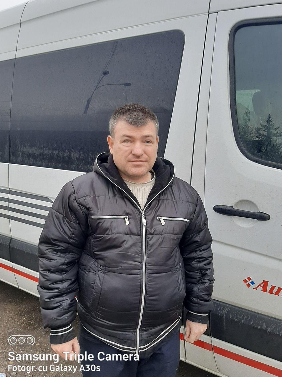 Bărbat 46 ani nevăzător