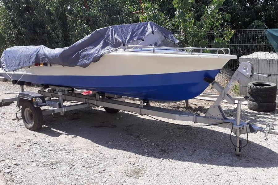 Barca fibra cu motor si peridoc