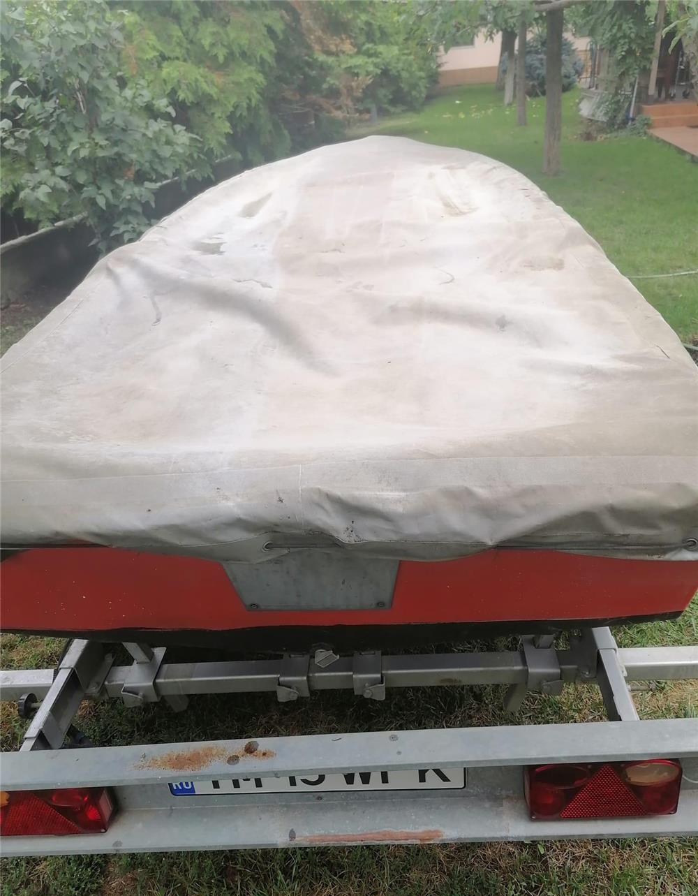 Barcă fibră + peridot + motor