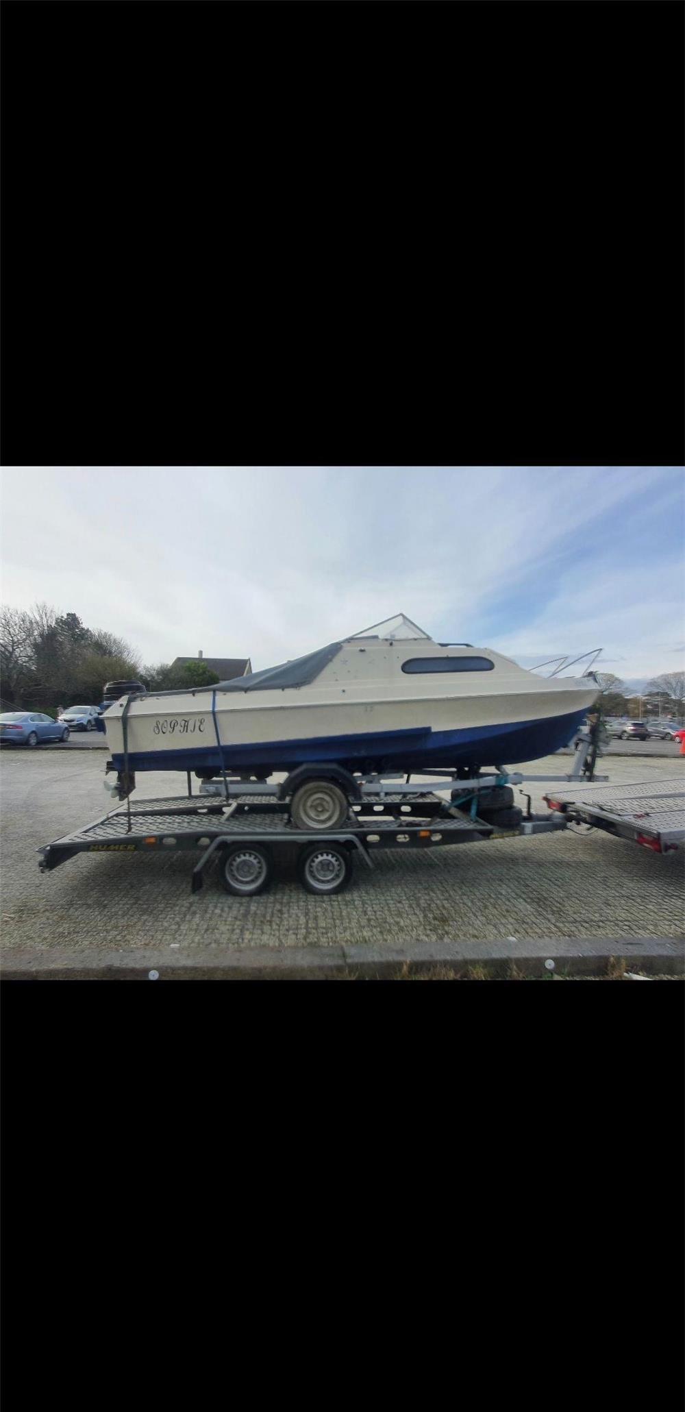Barcă Shetland semi cabinata cu motor Mercury 2T