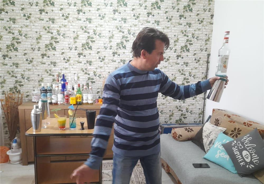 barman-ospatar , caut job in week-end