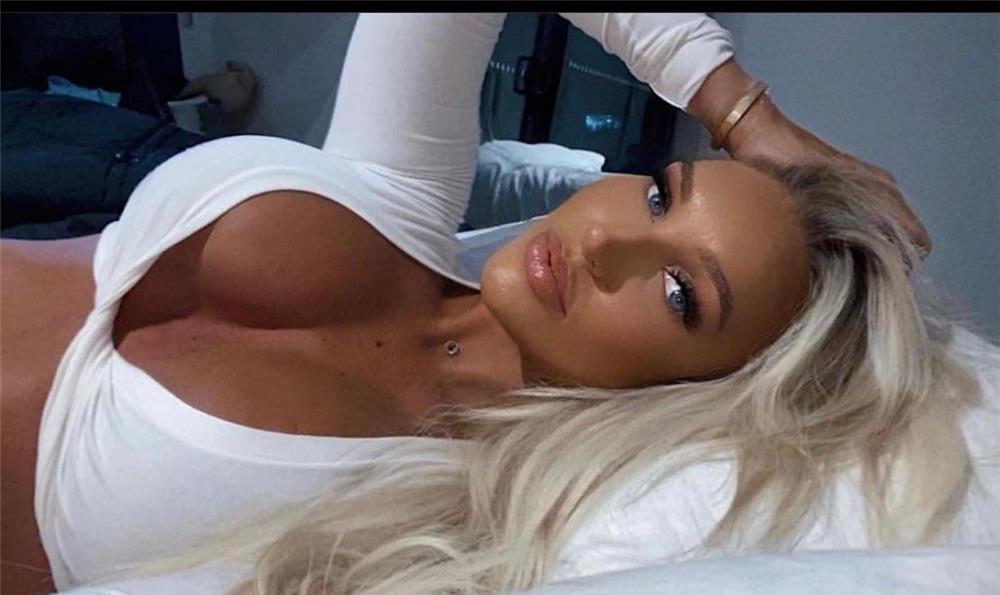 Bianca Blonda slăbuță, silicoane Nr 4 confirm cu tatto și chipul(Militari -residence )