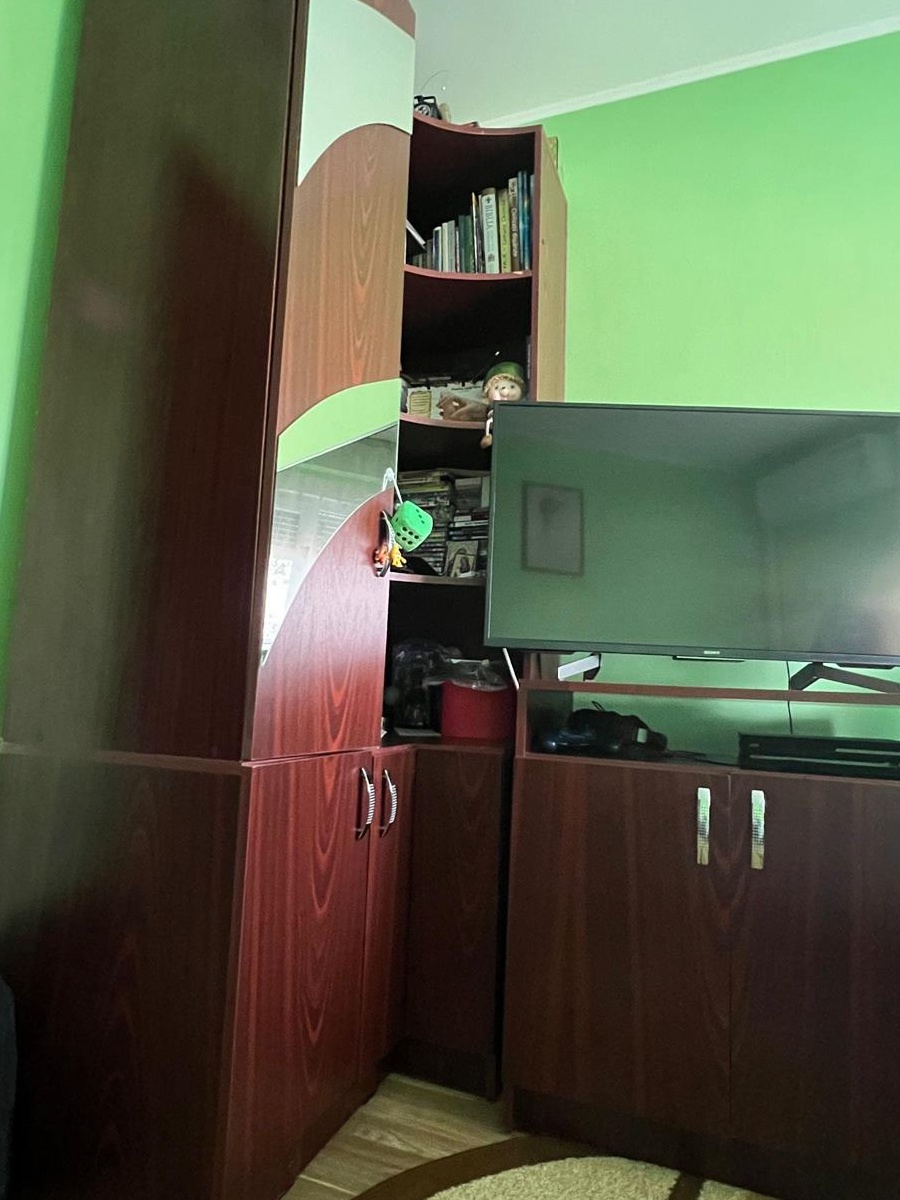 Biblioteca si servanta