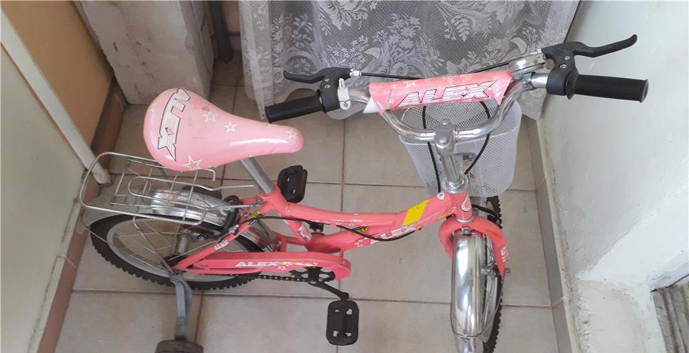 Bicicleta cu roti ajutătoare pentru fete 4 - 7 ani