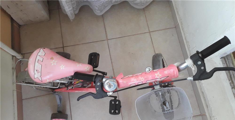 Bicicleta cu roti ajutătoare pentru fete 4 - 7 ani