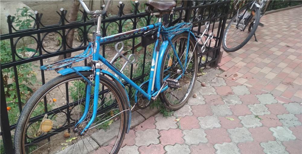 bicicleta  cu roti de 28'