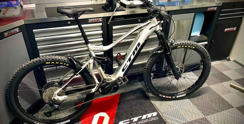 Bicicleta full suspension, electrica: CTM Switch PRO