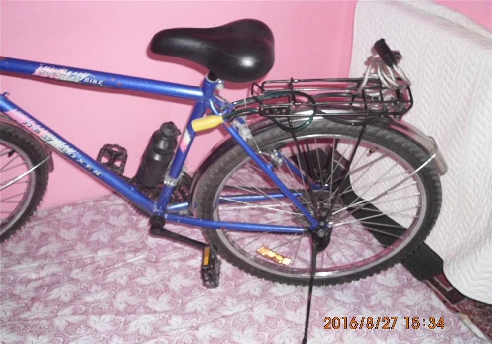 Bicicleta MTB cu 21 de viteze + diverse accesorii