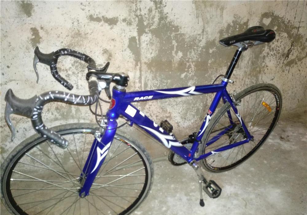 Bicicleta sport cadru din aluminiu