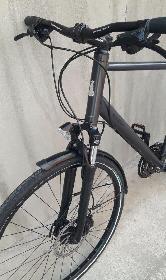 Bicicleta trekking Raleigh alu pe 28 hidraulic