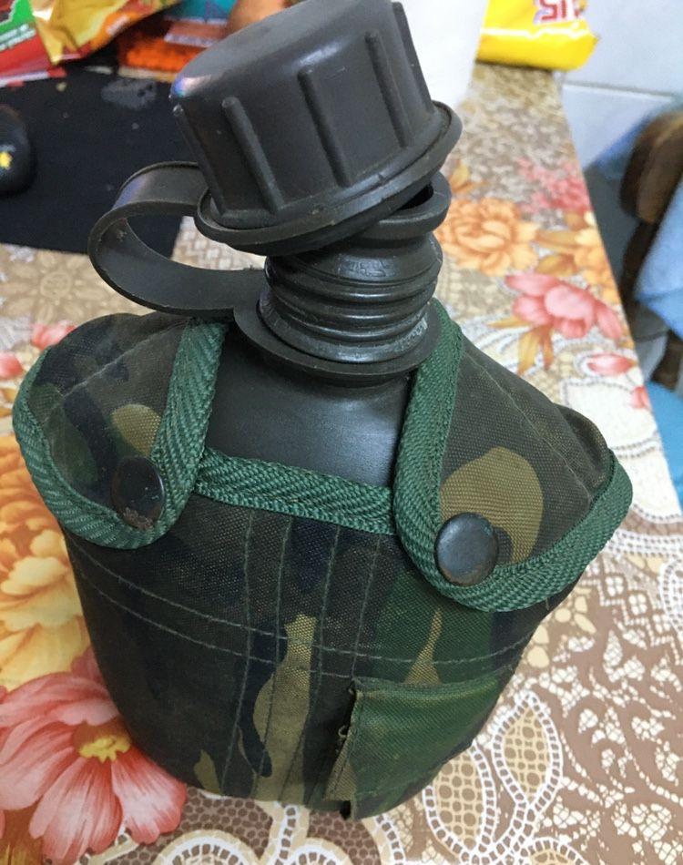 Bidon ,apa ,army