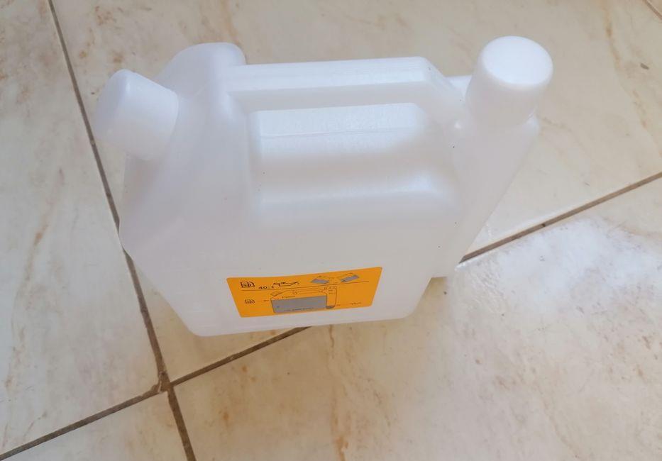 Bidon/Recipient gradat pentru amestecare combustibil/ulei, nou nefolosit