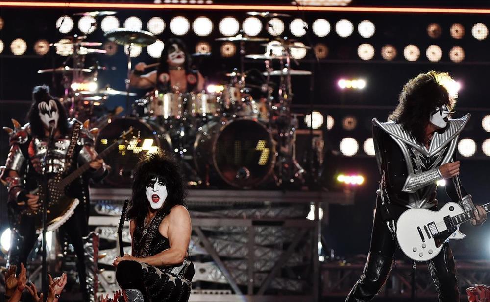 Bilete 2 buc. Farewell Tour concert KISS & WHITESNAKE : Diamond Circle (in fața scenei) 16 iul.