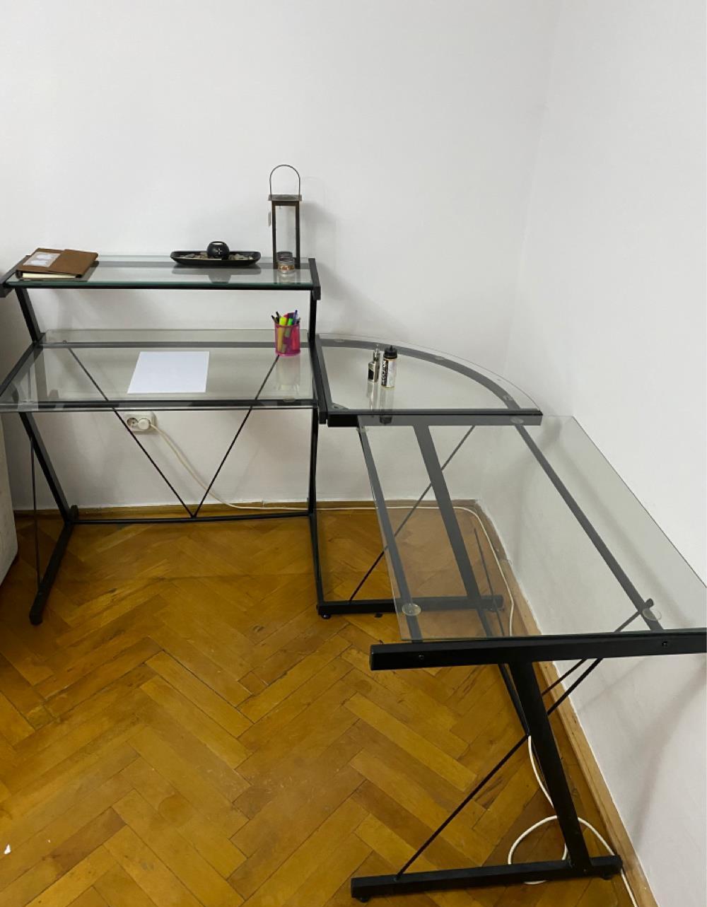 Birou scandinav metal si sticla in forma de L