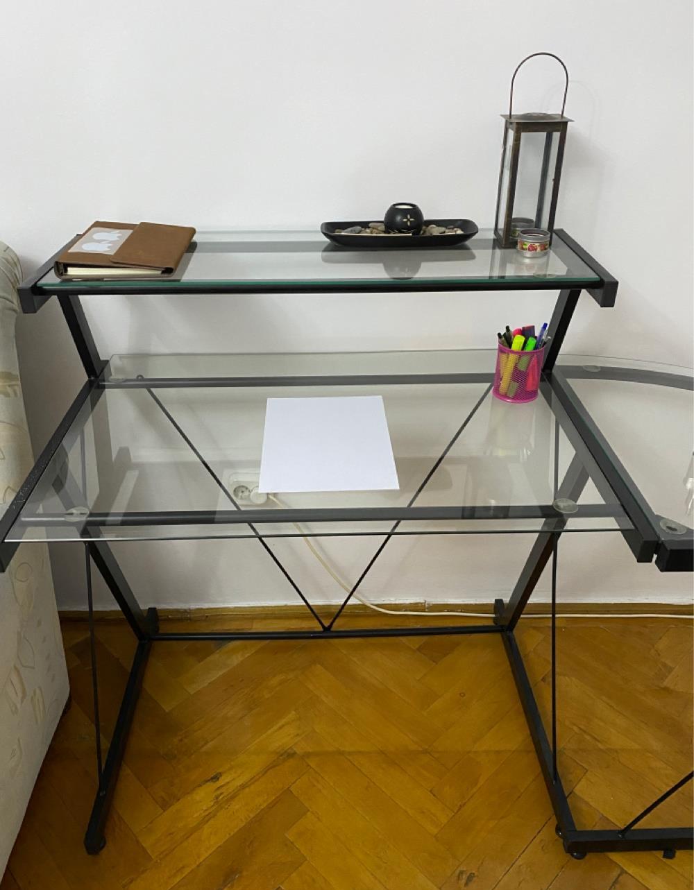 Birou scandinav metal si sticla in forma de L