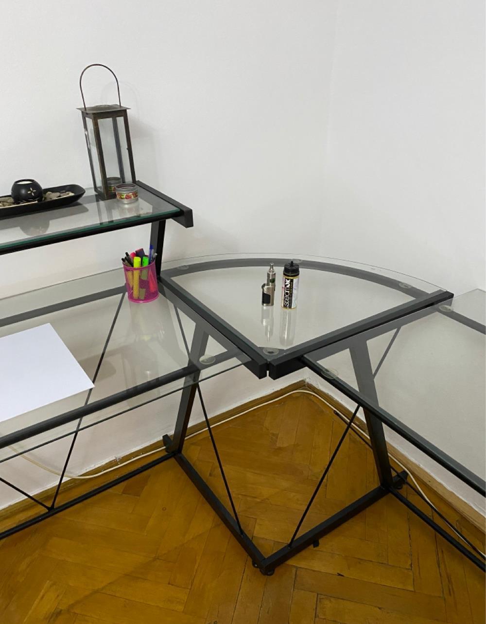 Birou scandinav metal si sticla in forma de L