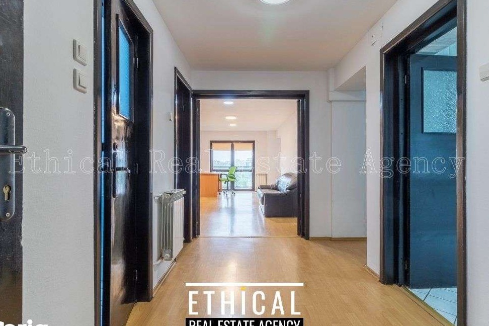 Birou tip Apartament in cladire de birouri. La 8 min de Piata Unirii (