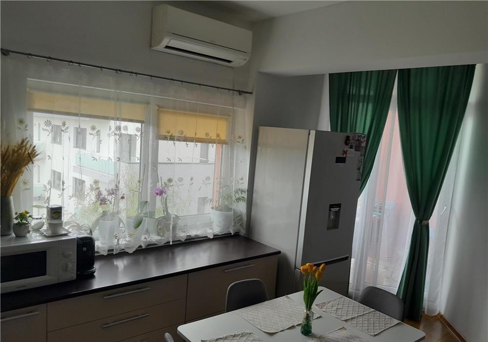 Bloc cu lift apartament cu  2 camere mobilat si utilat balcon gradina comuna  mare zona Braytim