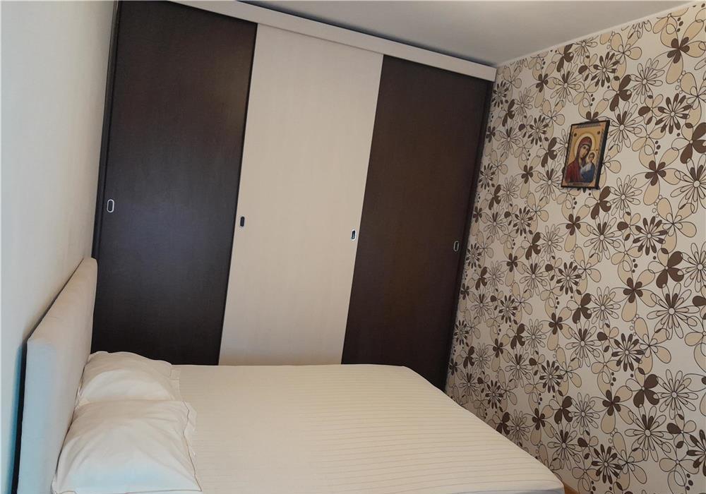 Bloc cu lift apartament cu  2 camere mobilat si utilat balcon gradina comuna  mare zona Braytim