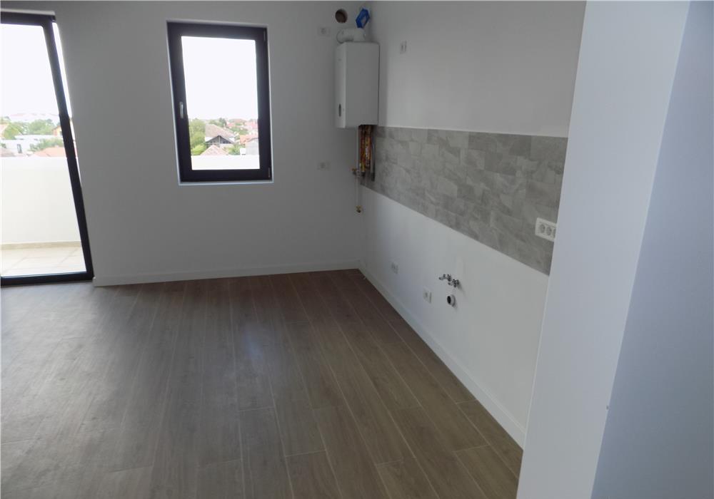 Bloc Nou. Braytim. Dormitor 18 mp. Spatiu de depozitare in Pod