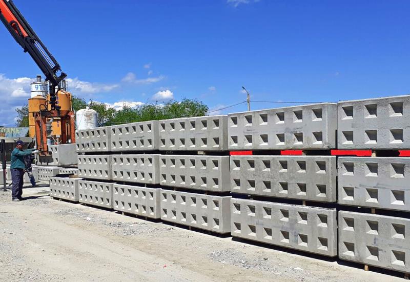 Blocuri modulare din beton, tip LEGO