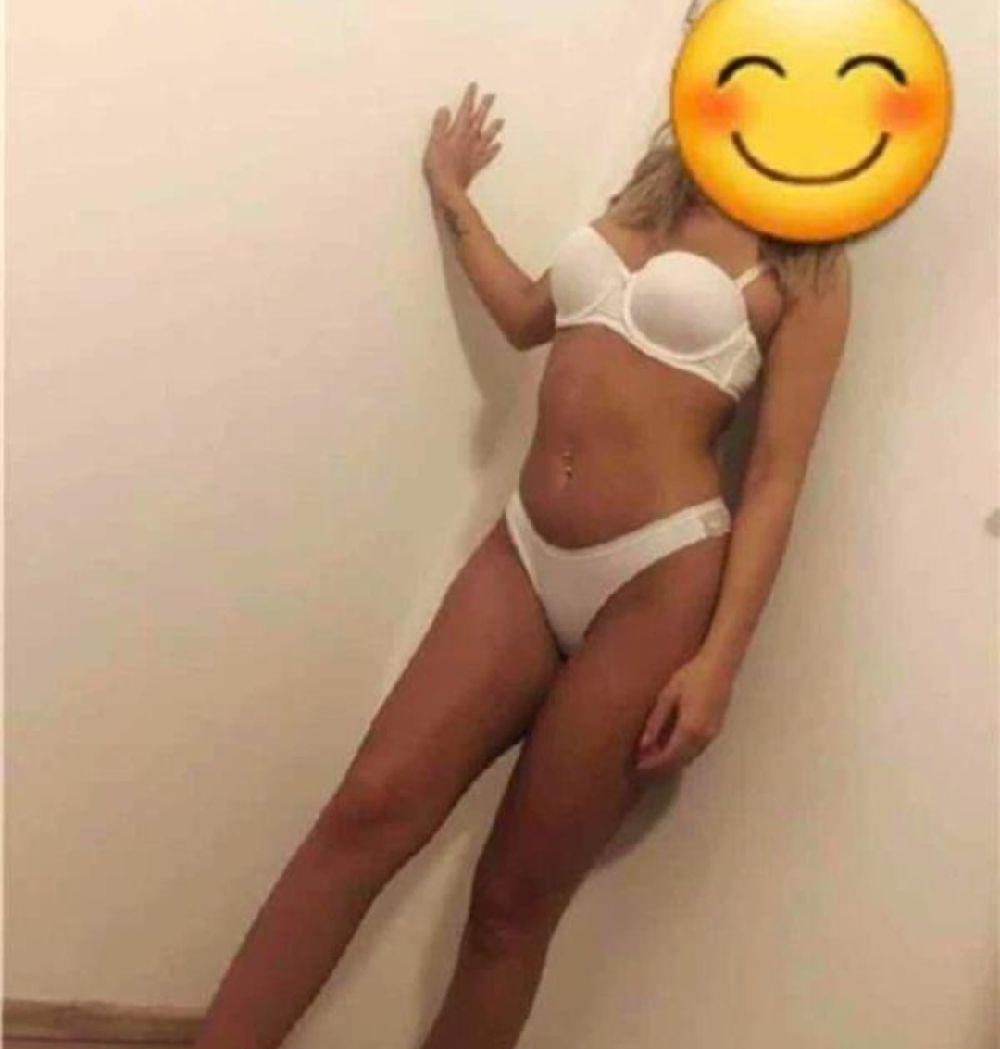 Blonda  Noua In Oras Romana