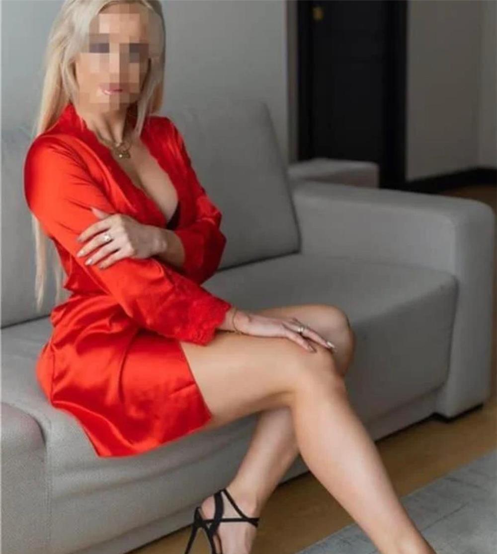 Blonda sexi am locație pe Unirii
