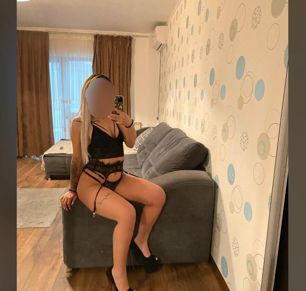 Blonda sexy militari residence