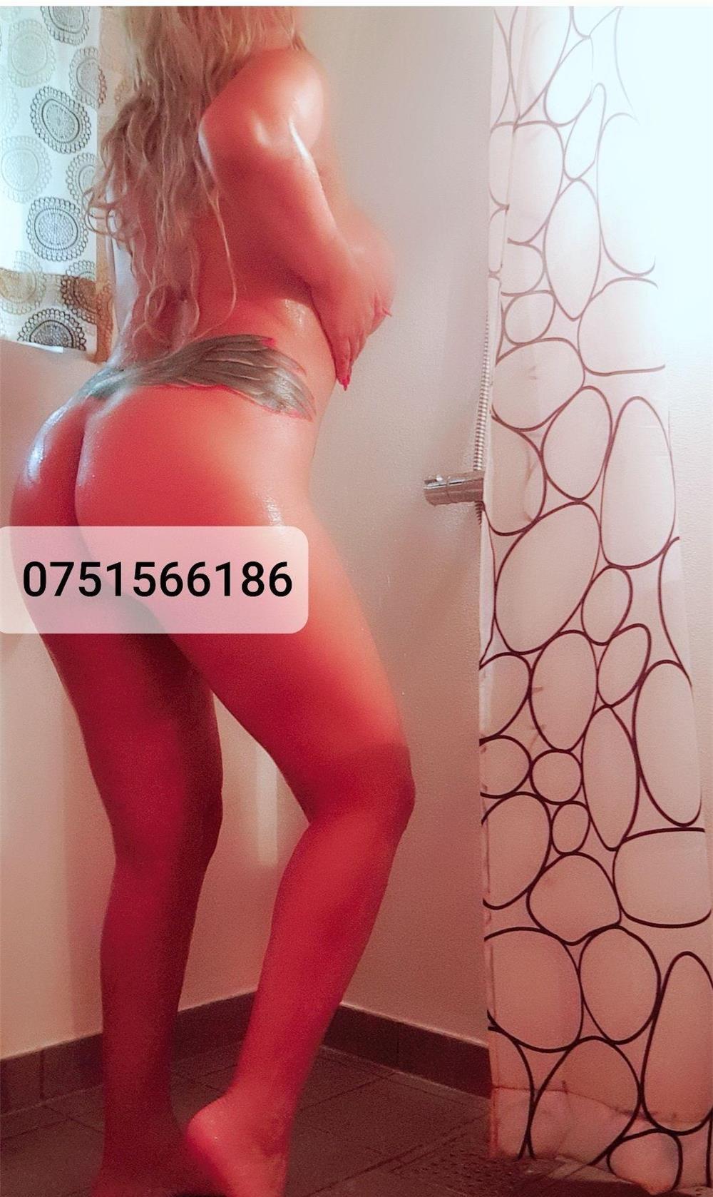 Blonda siliconata cu poze reale!