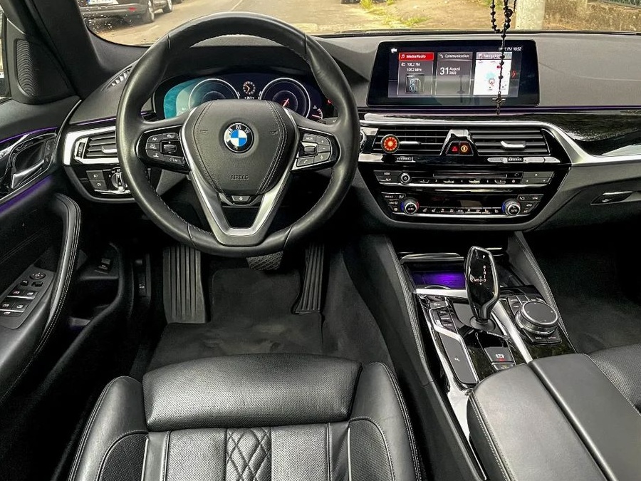 BMW Seria 5 530i xDrive AT