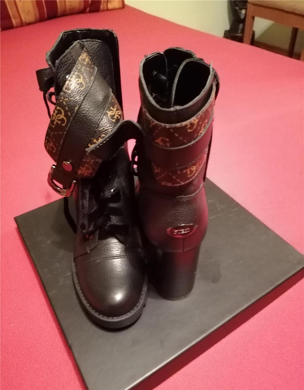 Botine dama noi model în trend, se închid cu catarame și șireturi, foarte comode, stare excelenta..