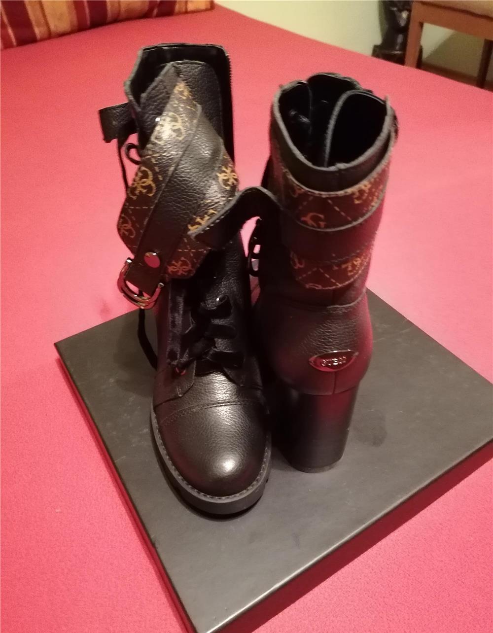 Botine dama noi model în trend, se închid cu catarame și șireturi, foarte comode, stare excelenta..
