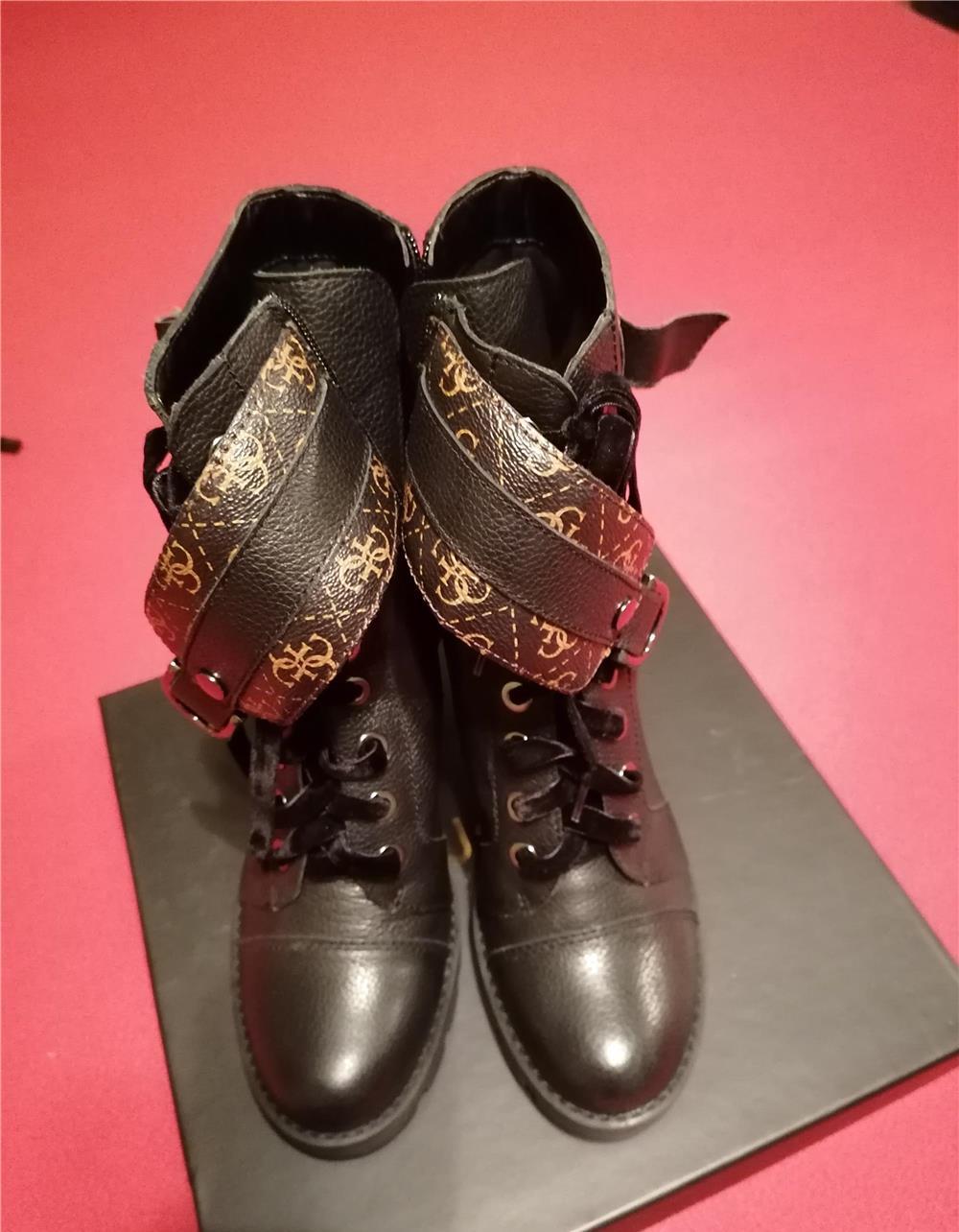 Botine dama noi model în trend, se închid cu catarame și șireturi, foarte comode, stare excelenta..